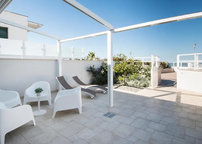 Vilu Mare 아파트호텔 폴리나노 아마레