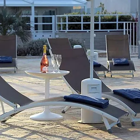 Vilu Mare 4* פולינאנו א מארה